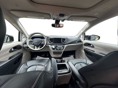 Used 2019 Chrysler Pacifica Limited FWD image 28