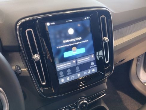 New 2026 Volvo XC40 B5 Plus w/ Protection Package Premier image 15