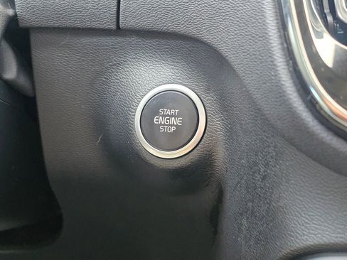 Used 2021 Volvo XC40 T5 Momentum w/ Premium Package image 30