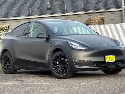 Used 2020 Tesla Model Y Long Range image 2