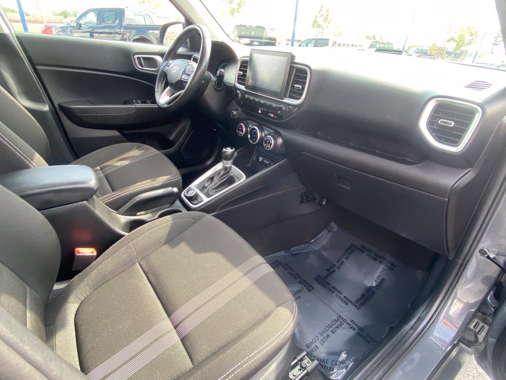 Used 2025 Hyundai Venue SEL FWD image 36