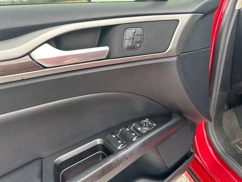 Used 2020 Ford Fusion SEL image 11