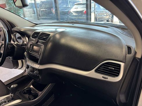 Used 2016 Dodge Journey SE w/ Flexible Seating Group FWD image 14