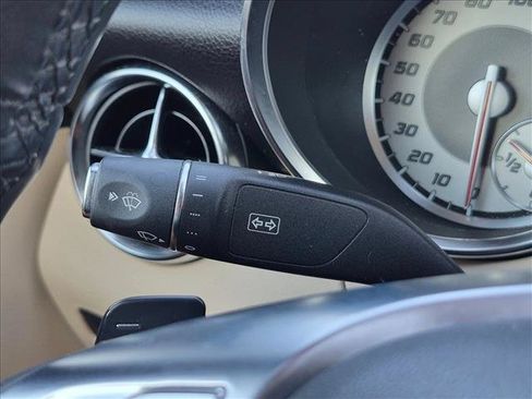 Used 2013 Mercedes-Benz SLK 250 image 23