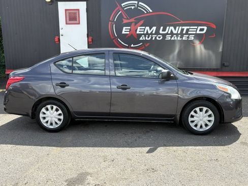 Used 2015 Nissan Versa S FWD image 6