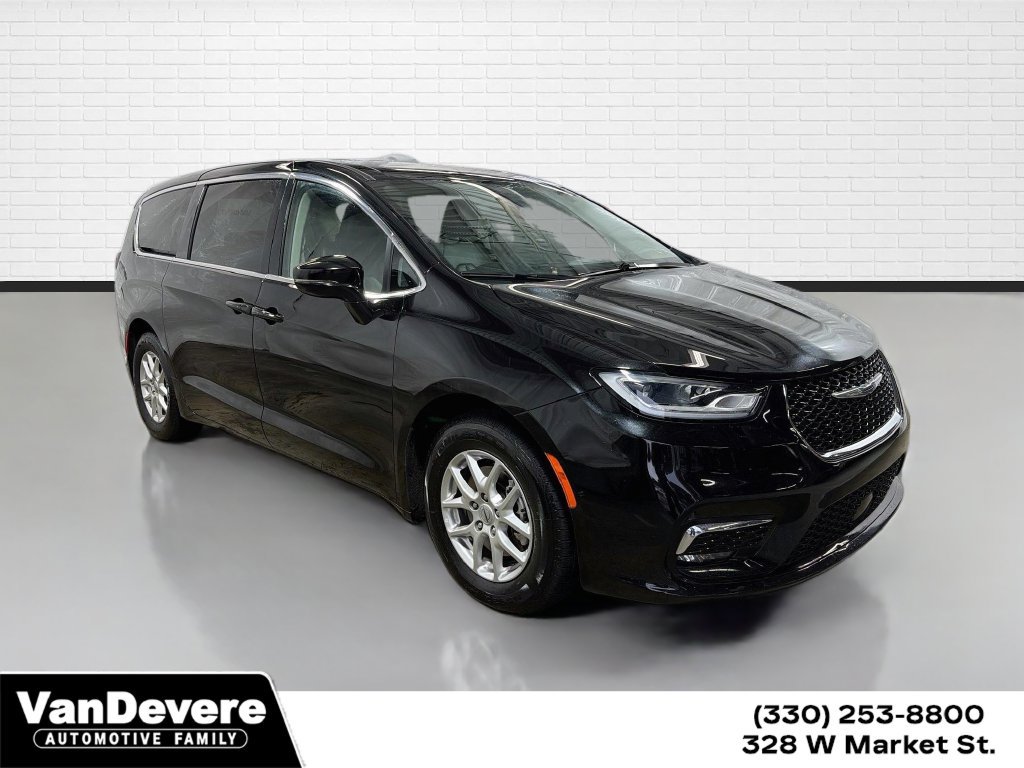 Used 2024 Chrysler Pacifica Touring-L FWD image 1