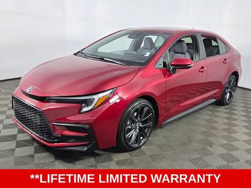 Used 2025 Toyota Corolla SE image 3