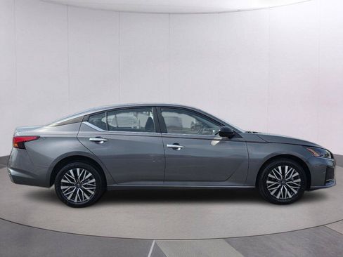 Used 2025 Nissan Altima 2.5 SV AWD/4WD image 4