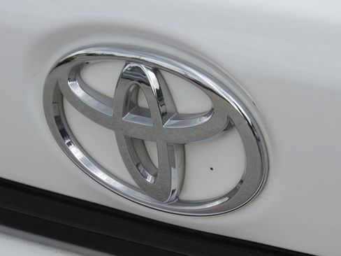 Used 2024 Toyota Corolla LE FWD image 13