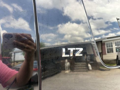 Used 2010 Chevrolet Suburban LTZ AWD/4WD image 12