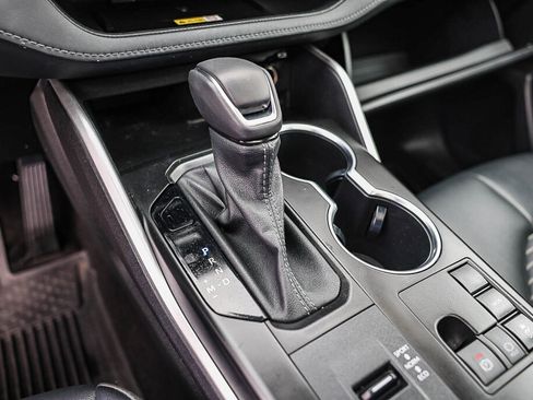 Used 2023 Toyota Highlander XSE FWD image 13