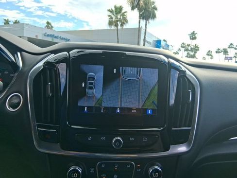 Used 2022 Chevrolet Traverse RS FWD image 14