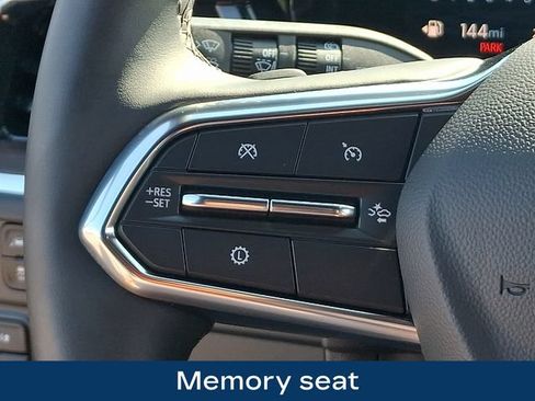 Used 2025 Chevrolet Suburban Premier AWD/4WD image 7