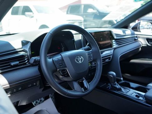 Used 2025 Toyota Camry SE w/ Convenience Package FWD image 5