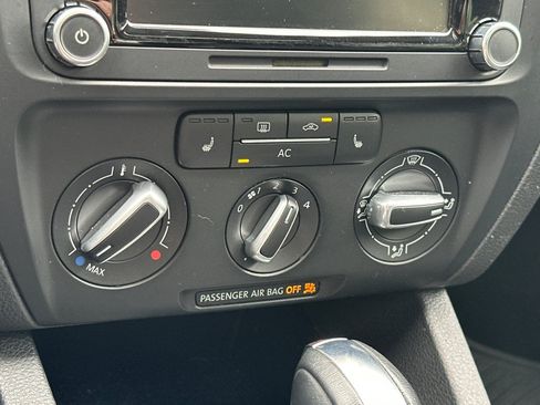 Used 2011 Volkswagen Jetta SE FWD image 20