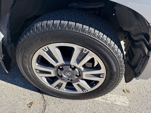 Used 2021 Toyota Tundra Platinum image 4