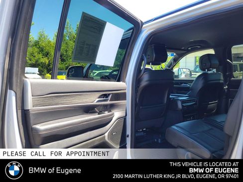 Used 2022 Jeep Wagoneer Series III AWD/4WD image 19