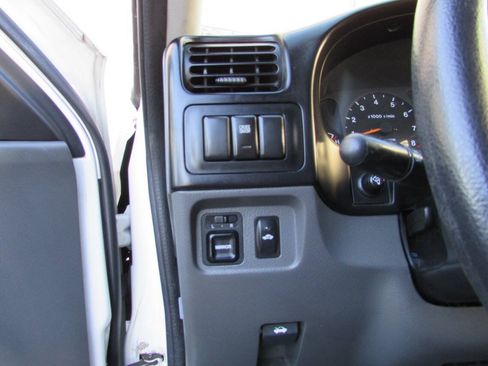Used 1999 Isuzu Rodeo LS RWD image 44