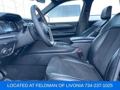 Used 2024 Jeep Grand Cherokee L Laredo image 6