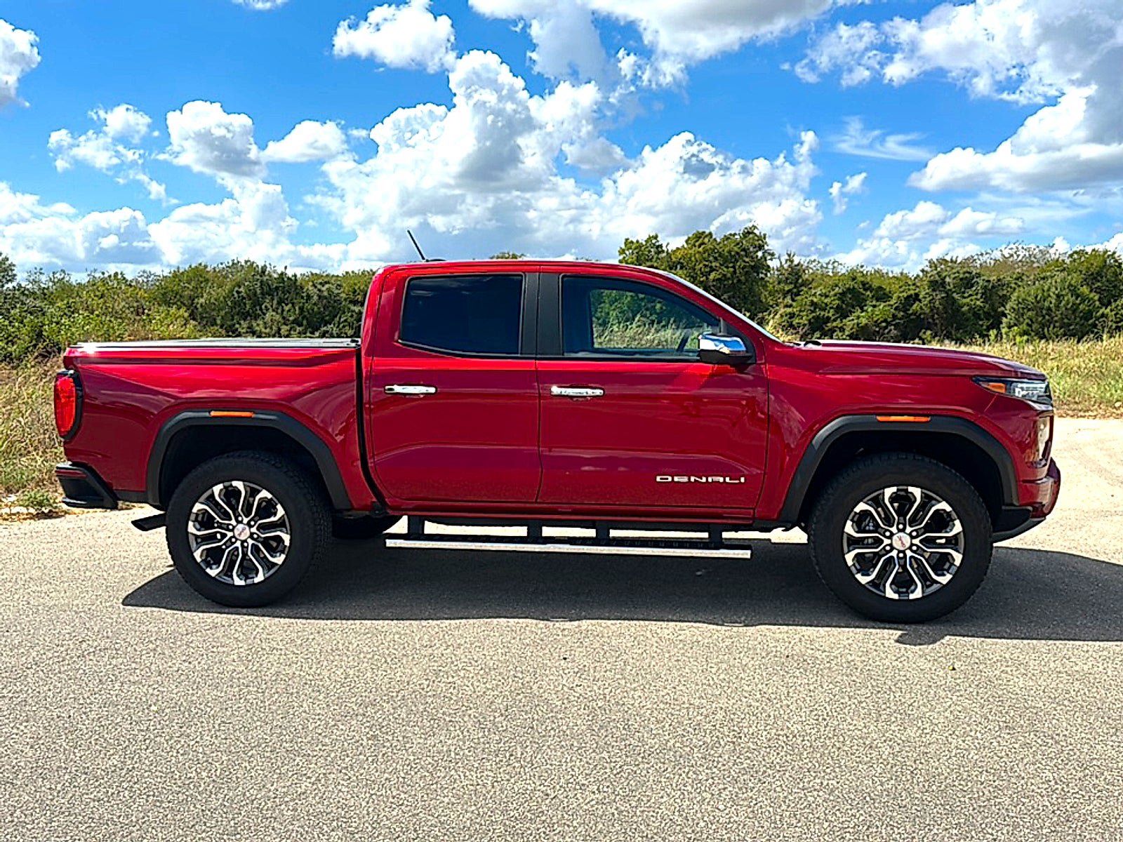 Used 2024 GMC Canyon Denali AWD/4WD image 9