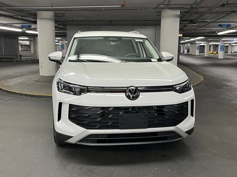 New 2026 Volkswagen Tiguan SE AWD/4WD image 30