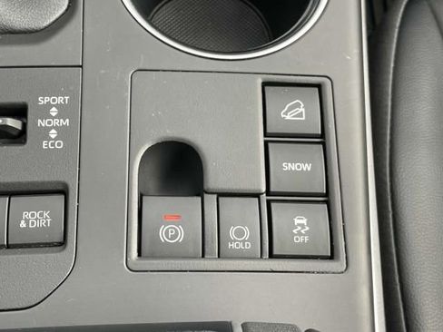 Used 2023 Toyota Highlander XLE image 32