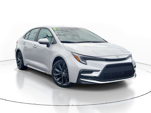 Used 2025 Toyota Corolla SE FWD image 1