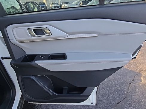 Used 2025 Ford Explorer Active w/ Active Comfort Package image 47