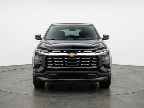 Used 2025 Chevrolet Equinox LT image 2