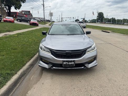 Used 2016 Honda Accord Touring image 4