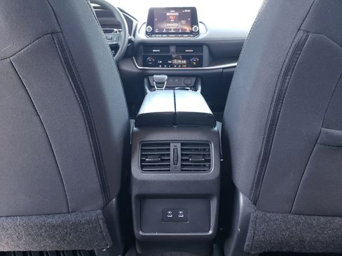 Used 2024 Nissan Rogue SV AWD/4WD image 32