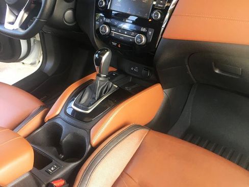 Used 2018 Nissan Rogue SL w/ Premium Package AWD/4WD image 22