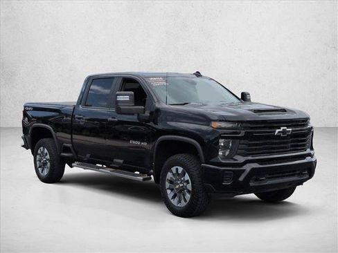 Used 2024 Chevrolet Silverado 2500 Custom w/ Custom Convenience Package AWD/4WD image 2