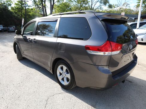 Used 2011 Toyota Sienna LE image 8