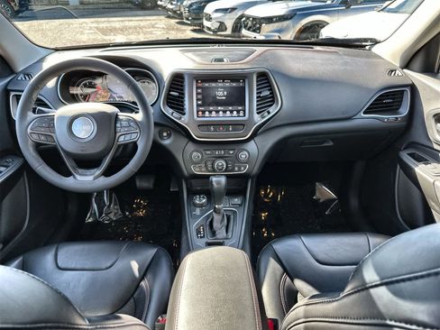 Used 2022 Jeep Cherokee Trailhawk image 10