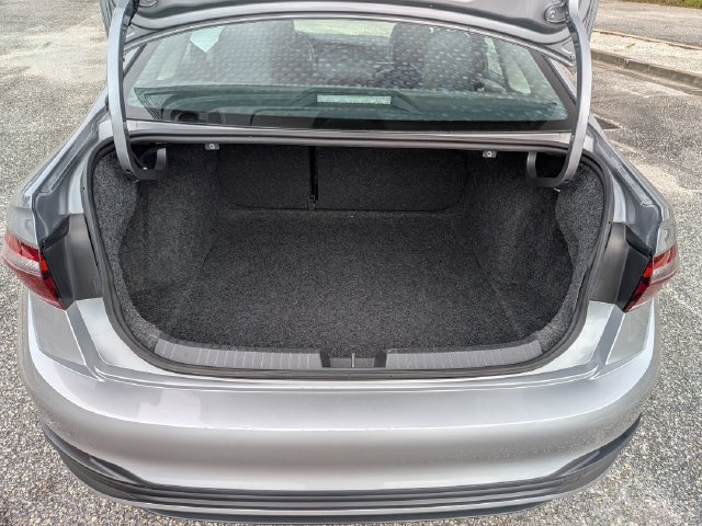 Used 2024 Volkswagen Jetta SE FWD image 29