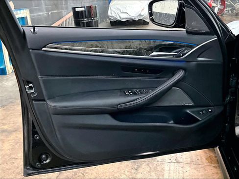 Used 2023 BMW 530e xDrive w/ Executive Package image 25