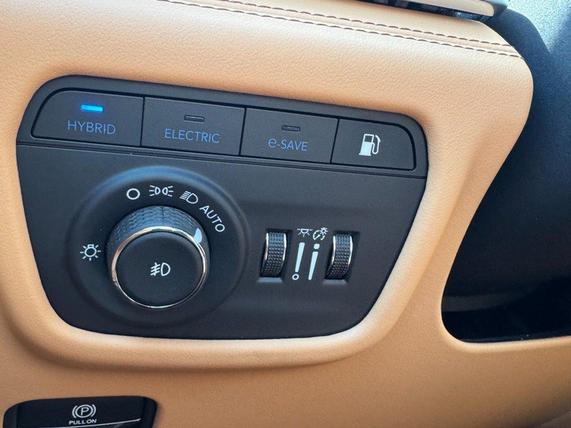 Used 2024 Jeep Grand Cherokee Summit AWD/4WD image 22