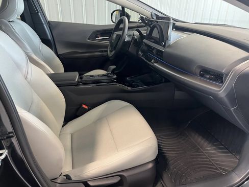 Used 2024 Toyota Prius Limited w/ Limited Premium Package FWD image 27