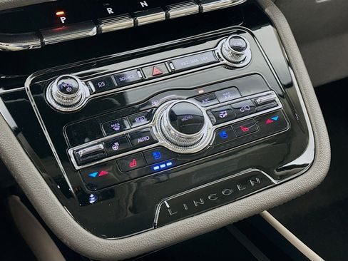 Used 2022 Lincoln Corsair AWD w/ Equipment Group 101A image 24