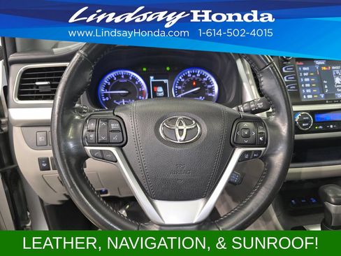 Used 2019 Toyota Highlander XLE AWD/4WD image 15