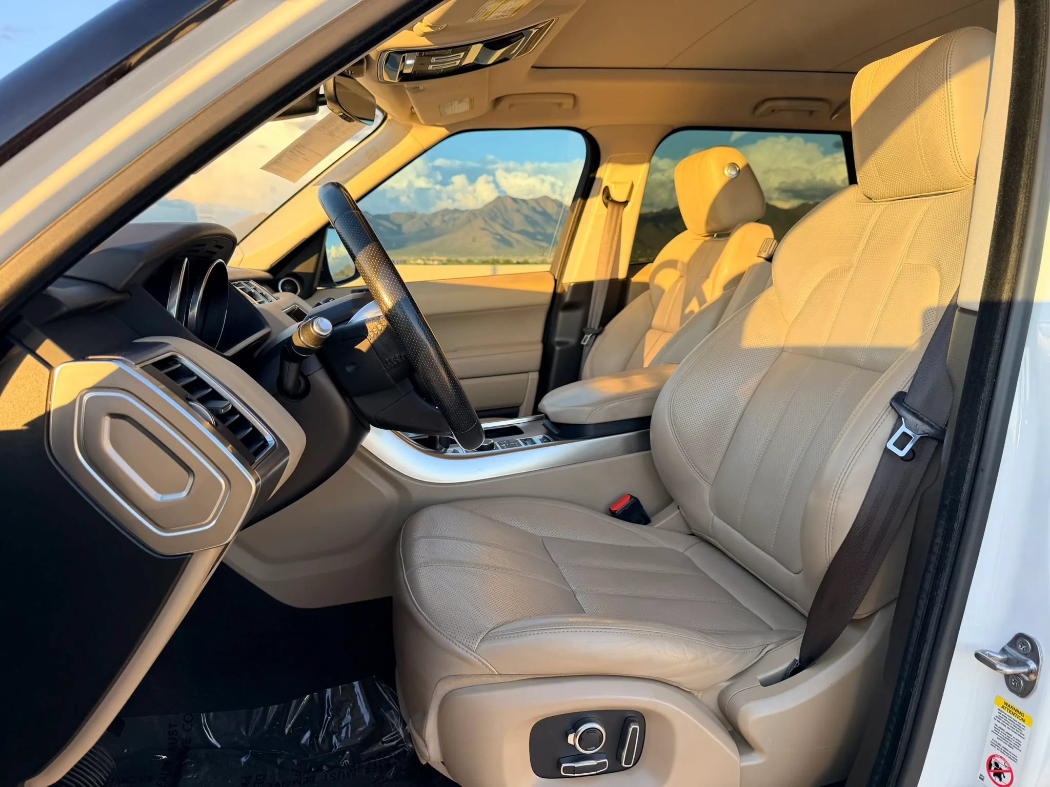 Used 2017 Land Rover Range Rover Sport HSE AWD/4WD image 19