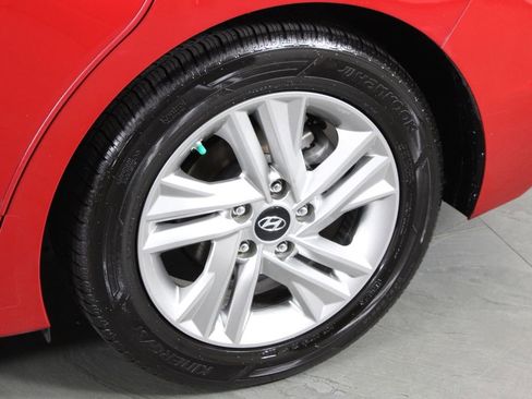 Used 2020 Hyundai Elantra SEL image 11