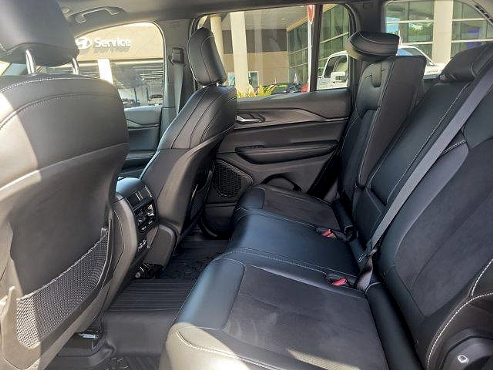 Used 2023 Jeep Grand Cherokee Altitude RWD image 17