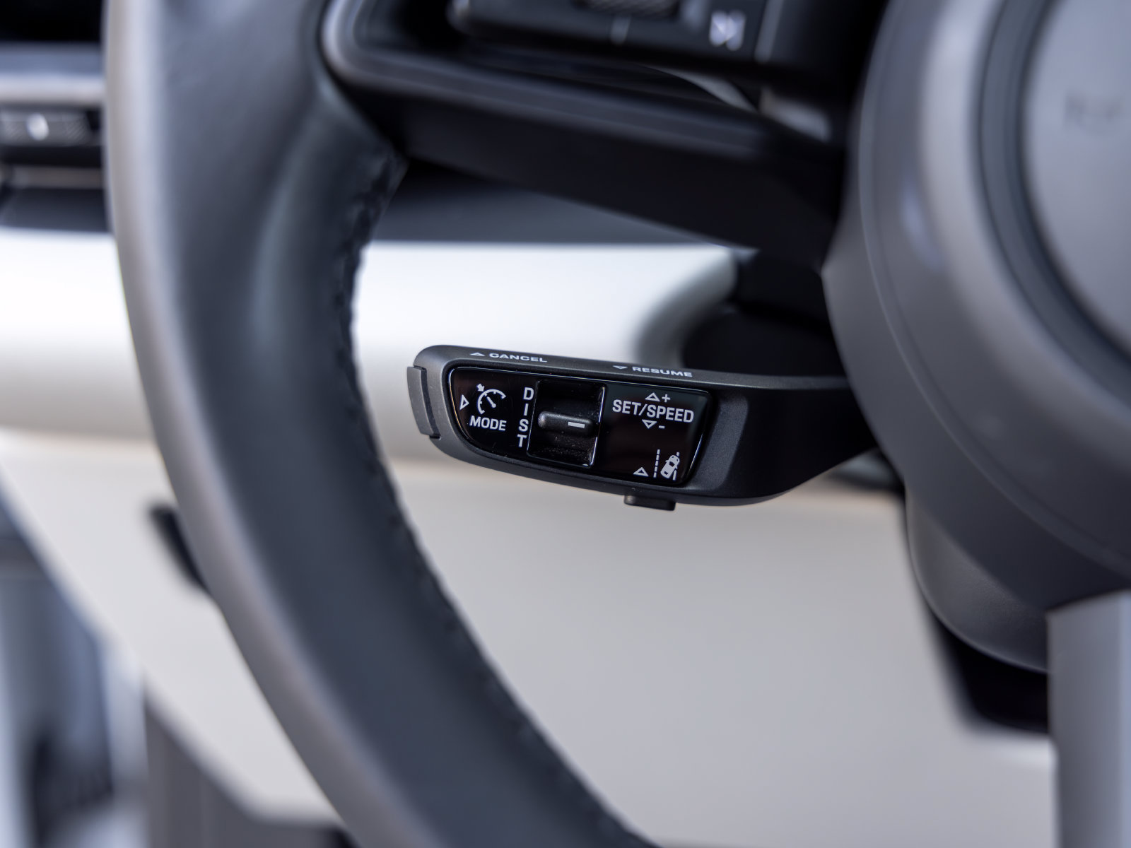 Certified 2025 Porsche Macan Electric RWD image 36