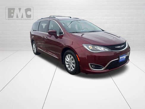 Used 2017 Chrysler Pacifica Touring-L image 3