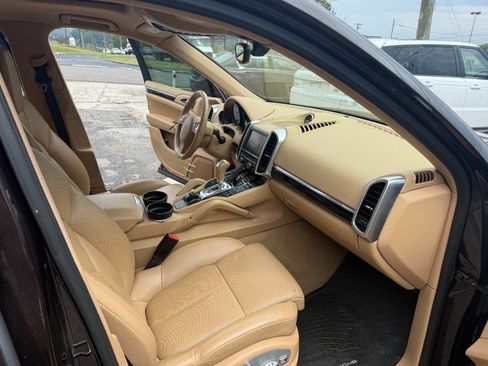Used 2014 Porsche Cayenne image 14