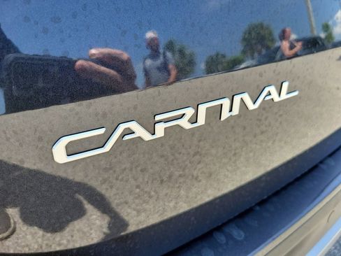 Used 2024 Kia Carnival LX FWD image 9