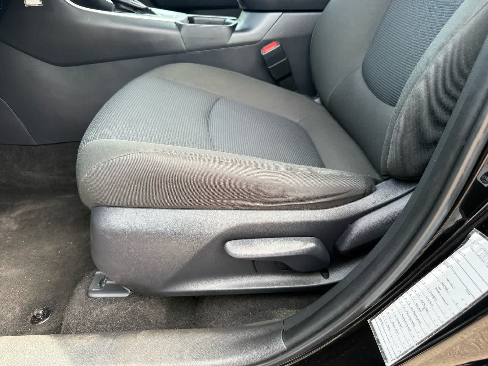 Used 2025 Toyota RAV4 LE AWD/4WD image 11