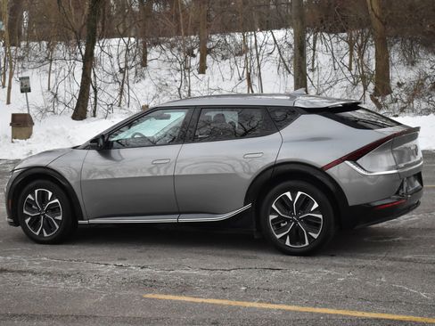 Used 2024 Kia EV6 Wind image 5